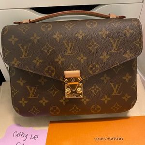 SOLD!!! Pochette metis monogram